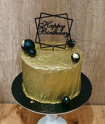Торт золотий з чорними кулями