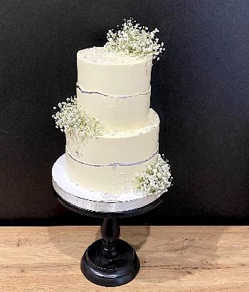 Весільний торт з гіпсофілами 