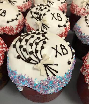 Паска з весняним декором