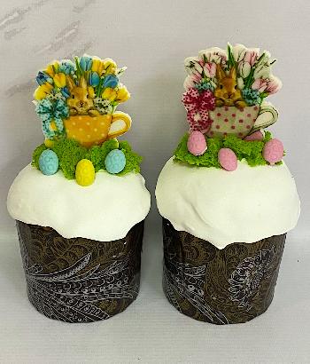 Паски з композиціями зверху